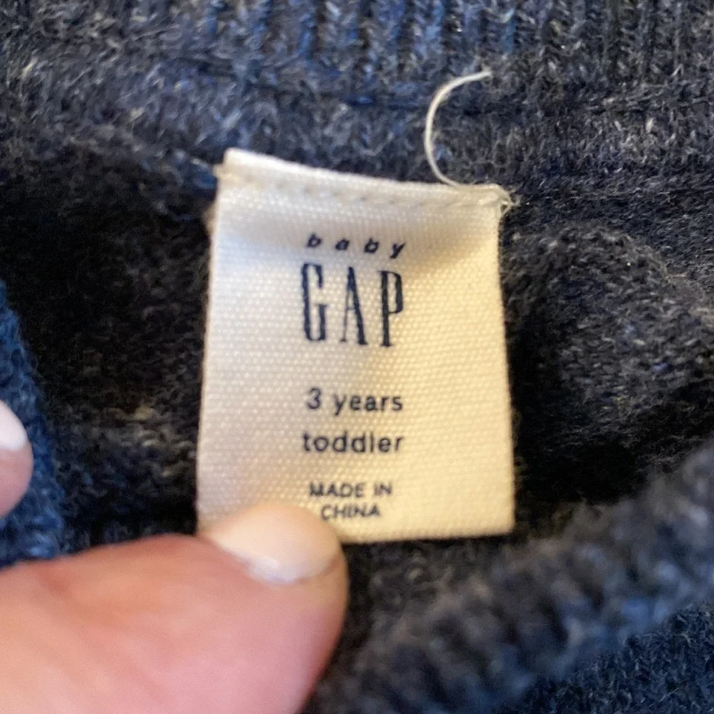 Bundle of 2 Baby Gap Logo Sweaters Size 3T in Like New Condition